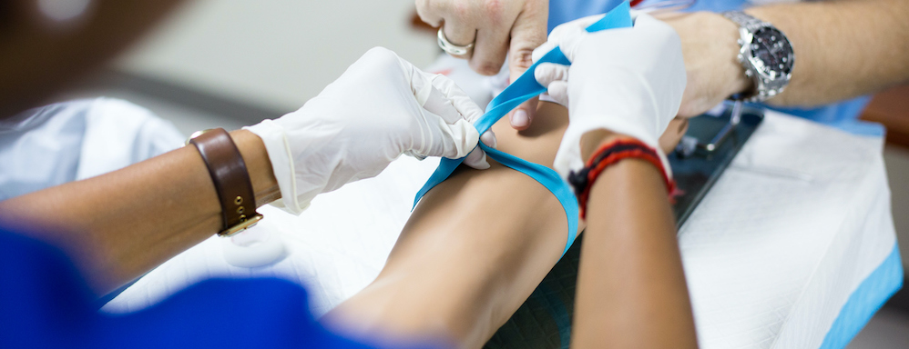 SGU's Simulation Center hosts the Emergency Medicine Club for a phlebotomy skills workshop.