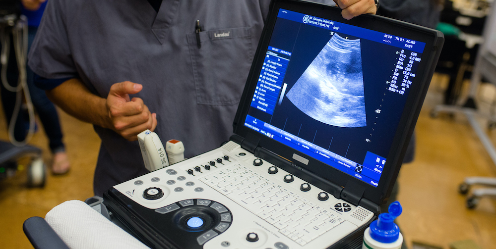 Dr. John Madden MD (SGU '81) leads a Focused Assessment w/Sonography for Trauma (FAST) workshop for the Emergency Medicine Club on October 11, 2016.