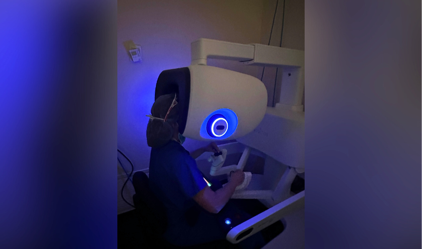 Dr. Pakula demonstrating using the da Vinci 5