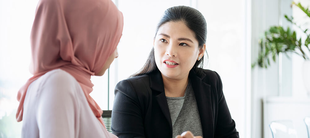 Aspiring medical student meeting with mentor