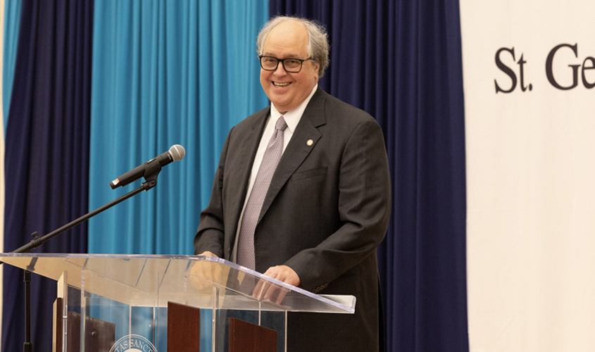 Dr. Modica was followed by this year’s keynote speaker, Dr. G. Richard Olds, president emeritus of SGU and a tropical disease specialist. In his address he shared three touching stories providing lessons on what it means to be a good physician. 